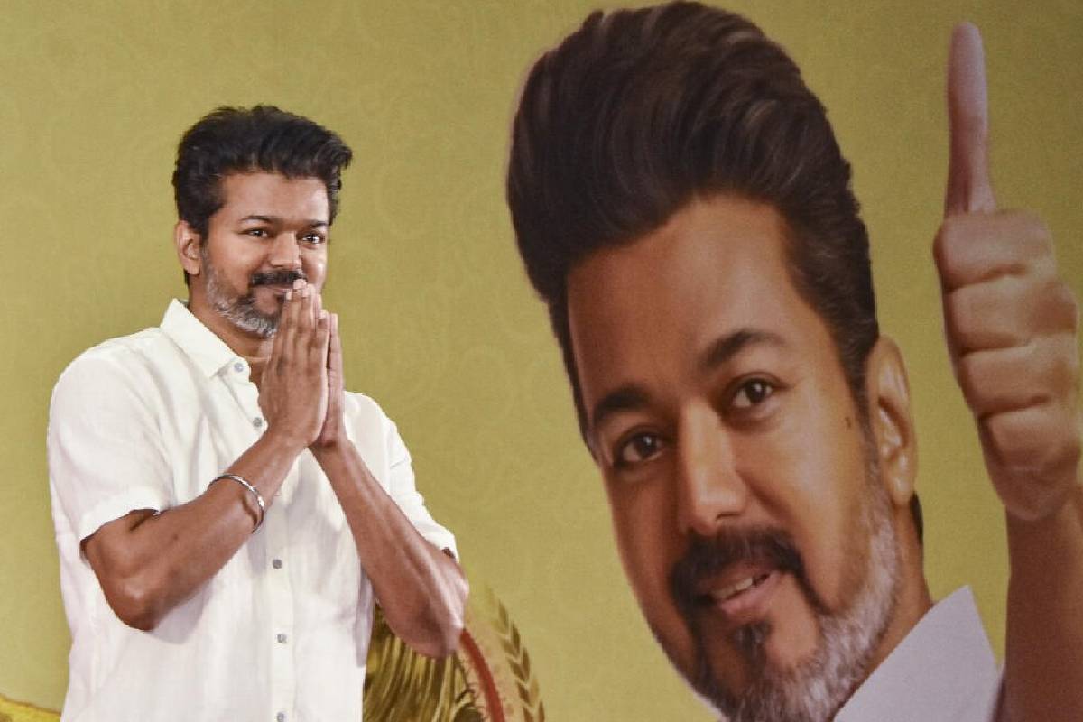 ஆண்டவன் மீது ஆணை... திரைப்பட பாணியில் பதவியேற்ற முதலமைச்சர் விஜய் | Name Of God Vijay Takes Oath