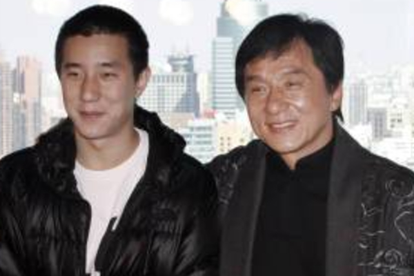 ரூ. 3000 கோடி சொத்துக்களை தானமாக வழங்கிய ஜாக்கி சான்.. மகன் சொன்ன அந்த வார்த்தை | Jackie Chan Talk About His Son