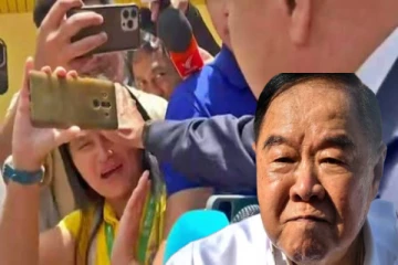 வெளிநாடொன்றில் கேள்வி கேட்ட பெண் ஊடகவியலாளரின் தலையில் அடித்த அரசியல்வாதியால் சர்ச்சை