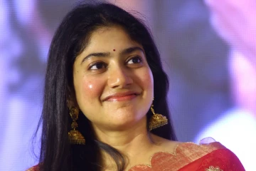 முன்னணி நடிகை சாய் பல்லவி மீது புகார் - திரையுலகமே பரபரப்பு