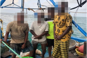 நெடுந்தீவுக்கு அருகில் மீன்பிடித்த இந்திய மீனவர்கள் கைது (Video)