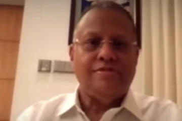 හිටිහැටියේම හිටපු මහබැංකු අධිපති අර්ජුන මහේන්ද්රන් විදෙස් මාධ්යක් වෙත ලයිව් ඇවිත් කියූ දේ.. (VIDEO)