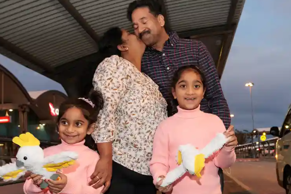 கூண்டை விட்டு வெளியே வந்த  நடேஸ் பிரியா தம்பதியர்; மகிழ்ச்சி வெள்ளத்தில்  கோபிகா , தர்ணிகா | Nades Priya Couple Came Out Kobika Tarnika Happy