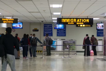 போலி கடவுச்சீட்டுடன் இலங்கை வந்த இருவர்; அதிகாரிகள் அதிரடி!