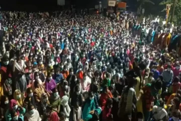 சென்னையில் பெரும் பரபரப்பு;  2 ஆயிரம் பெண்கள் சாலை மறியல்  போராட்டம்