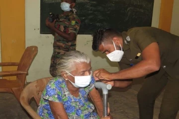 முல்லைத்தீவு பகுதியில் வீடு வீடாகச்சென்று தடுப்பூசி ஏற்றும் பணிகள் ஆரம்பம்