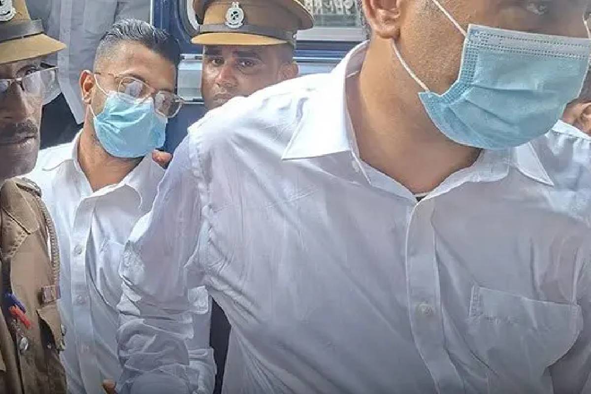 பாதாள உலகக் குழுவினருடன் தொடர்பு : விஜயதாச ராஜபக்சவின் மகன் உள்ளிட்ட மூவர் நீதிமன்றுக்கு | Rakitha Rajapakshe And Other Produce Before Court பாதாள உலகக் குழுவினருடன் தொடர்பு : விஜயதாச ராஜபக்சவின் மகன் உள்ளிட்ட மூவர் நீதிமன்றுக்கு | Rakitha Rajapakshe And Other Produce Before Court