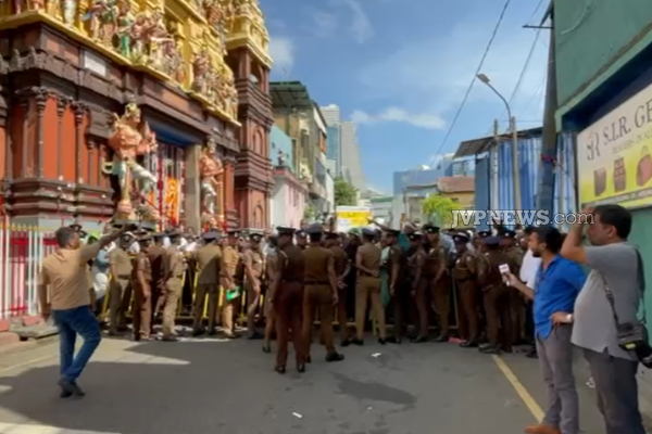 பொலிஸார் மீது தாக்குதல் ; நீதிமன்ற வளாகத்தில் அதிகரிக்கும் பதற்றம் | Attack On Police Tension Rises In Court Area