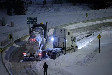 உறைமழை, பனிப்பொழிவு ;கனடாவில் மின் தடை குறித்து எச்சரிக்கை!
