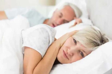 உங்கள் கணவர் ஒரு குறட்டை மன்னனா? அப்போ இதை செய்து பாருங்க.. உடனடி தீர்வு!