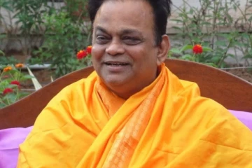 நள்ளிரவில் சிவசங்கர் பாபா போன் செய்தவுடன் மாணவியை குளிப்பாட்டி அறைக்கு அழைத்து செல்லும் வார்டன்!