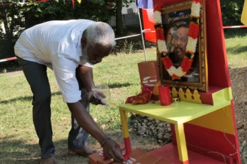 பிரான்ஸில் விடுதலைப் புலிகளின் அரசியல் ஆலோசகர் அன்ரன் பாலசிங்கத்திற்கு சிலை!