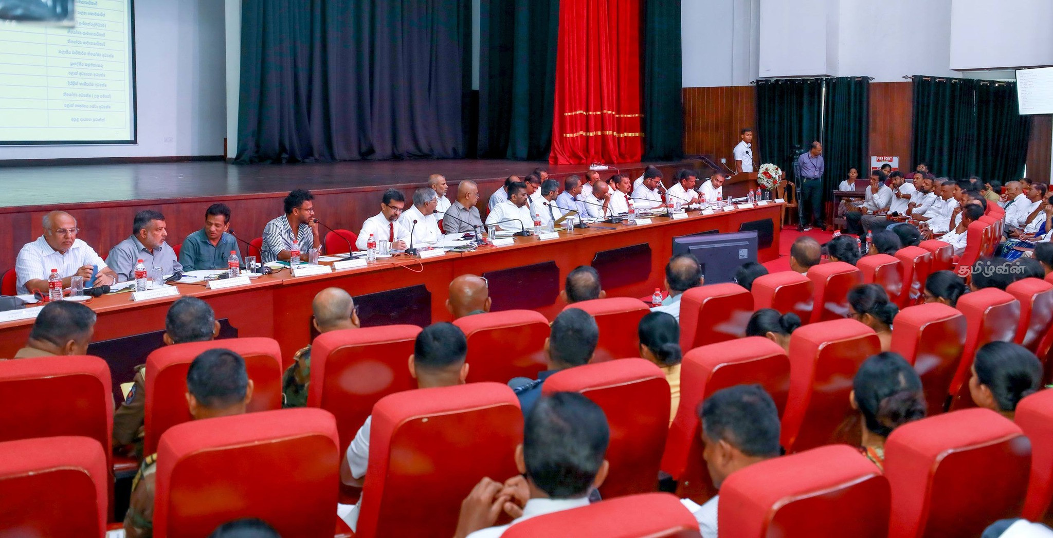 பாதிக்கப்பட்ட மக்களை மீட்டெடுக்க தேவையான முக்கிய யுக்தி.. ஜனாதிபதி வலியுறுத்து 8 Gallery