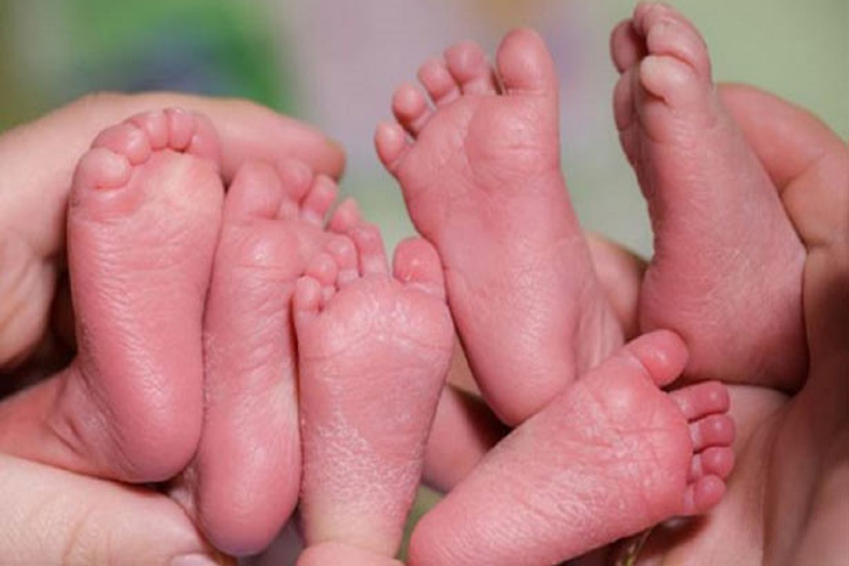 யாழில் ஒரே பிரசவத்தில் 4 குழந்தைகளைப் பெற்ற தாய் | Medical Miracle Child Birth Jaffna History