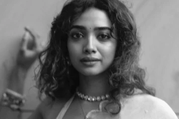 சேலையில் இளைஞர்களை கவரும் குடும்பஸ்தன் பட நடிகை சான்வி மேக்னா.. லேட்டஸ்ட் போட்டோஷூட்