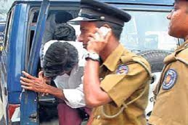 போலி நாணயதாளுடன் கடற்படை வீரர் கைது | Navy Man Arrested With Fake Currency Notes