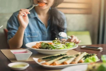 உணவு உண்ட பின் மறந்தும் செய்யக்கூடாத முக்கிய தவறுகள்