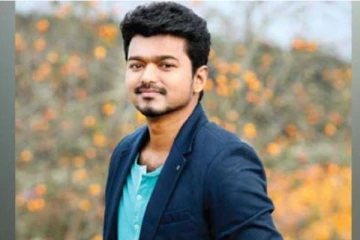 நடிகர் விஜய் போலவே இருக்கும் நபர் - புகைப்படம் வைரல்
