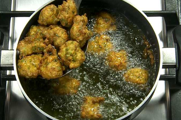 மீந்து போன சாதத்தில் சூப்பரான மொறு மொறு ஸ்நாக்ஸ்...ஐந்து நிமிடத்தில் ரெடி! | Leftover Rice Pakora Recipe