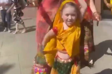 இந்திய பிரதமர் நரேந்திர மோடியை நடனமாடி வரவேற்ற 3 வயது ரஷ்ய சிறுமி! வைரல் வீடியோ