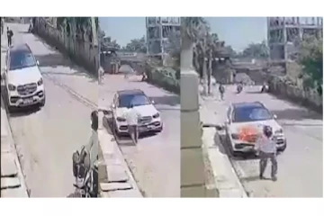 நிலுவைத் தொகையை செலுத்தாததால் காருக்கு தீ வைத்த நபர் - வைரலாகும் அதிர்ச்சி வீடியோ