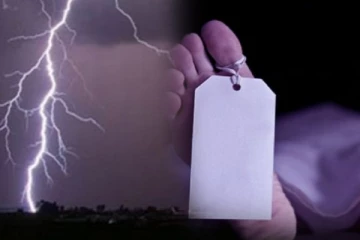 மின்னல் தாக்கியதில்  6 பிள்ளைகளின் தந்தை  பரிதாப பலி !