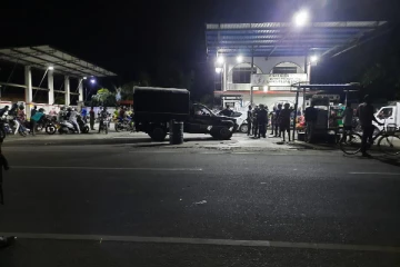 எரிபொருள் நிரப்பு நிலையத்தில் குழப்பம்! இராணுவ சிப்பாய் மீது கூரிய ஆயுதத்தால் தாக்குதல்