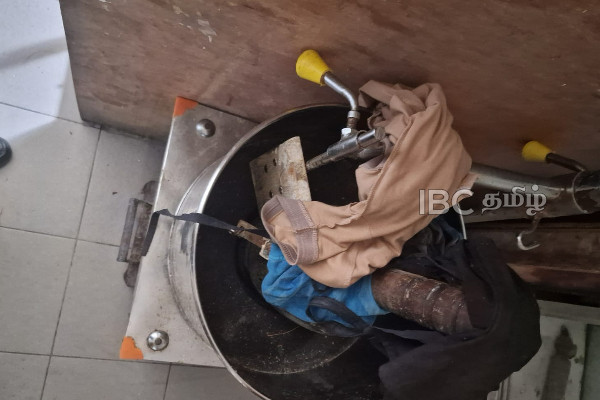 யாழில் பழுதடைந்த உணவு விற்ற உணவகம் - சுகாதார பரிசோதகரால் வழக்கு தாக்கல்..! | Files Case Against Restaurant Selling Spoiled Food