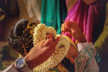 யாழில் சிறுமியுடன் திருமணம்; இளைஞர் பெற்றோருடன் கைது