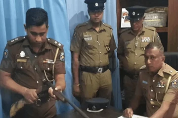 குப்பைக்குள் மறைத்து வைக்கப்பட்டிருந்த ரஷ்ய துப்பாக்கி