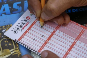 188 கோடி பரிசை அஜாக்கிரதையால் கோட்டை விட்ட அமெரிக்க பெண்