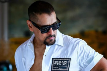 புது லுக்கில் விக்ரம்.. லோகேஷ் கனகராஜ் படத்திற்காக மிரட்டல் லுக்