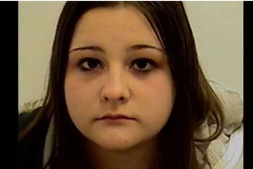 14 வயது முன்னாள் காதலனை கொலை செய்யத் தூண்டிய பெண்ணுக்கு பரோல்