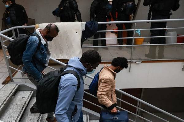 பிரான்ஸில் வீதிக்கு தள்ளப்படும் இலங்கைத் தமிழ் குடும்பத்திற்கு நேர்ந்த கதி | Sri Lankan Family Forced Onto Streets In France