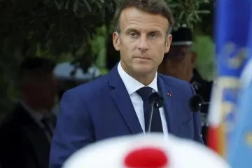 ரஷ்யாவை போரில் வெற்றி பெற விடமாட்டோம்: பிரான்ஸ் ஜனாதிபதி உறுதி