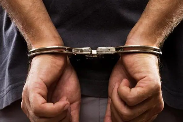 சட்டவிரோத மதுபானத்துடன் இருவர் கைது | Two Arrested With Illegal Liquor