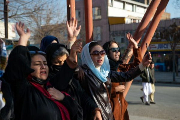 அடக்குமுறையின் உச்சம்; பெண்கள் பணியாற்ற தடை - அடுத்த ரூல்! | Ngos Should Sent Woman Staff To Home Taliban