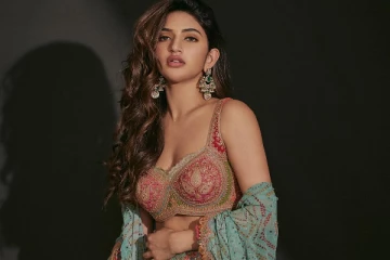 இளம் நடிகை ஸ்ரீலீலாவின் ஹாட் போட்டோஷூட்