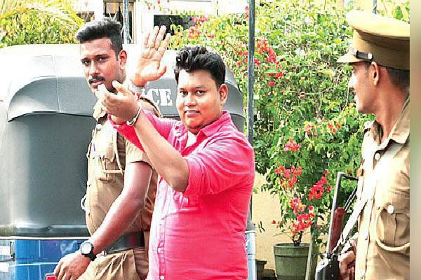 கல்வி அமைச்சுக்குள் நுழைந்து போராட்டம் - மீண்டும் கைது செய்யப்பட்ட வசந்த முதலிகே! | Vasantha Mudalike Arrested Again Today Colombo