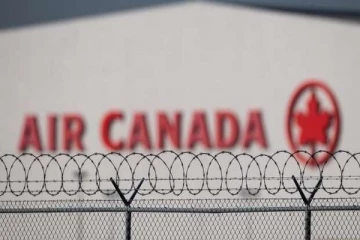 பார்வையற்ற பெண்ணிடம் மன்னிப்பு கோரிய எயார் கனடா