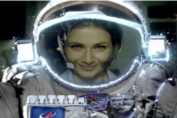 உலக வரலாற்றிலேயே முதன்முறையாக விண்வெளியில் படப்பிடிப்பு நடத்தி சாதித்த ரஷ்யக் குழு