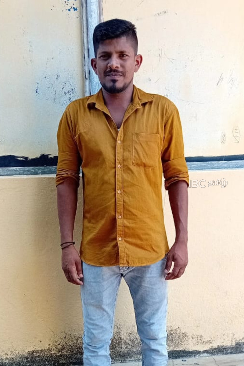 பேருந்தில் தொலைந்த தங்கச் சங்கிலி...! சாரதி - நடத்துநரின் நேர்மையான செயல் | Sltb Staff Return Lost Gold Chain Worth Rs 1M பேருந்தில் தொலைந்த தங்கச் சங்கிலி...! சாரதி - நடத்துநரின் நேர்மையான செயல் | Sltb Staff Return Lost Gold Chain Worth Rs 1M