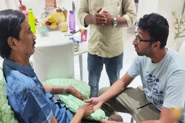 அப்பாவிற்கு நடிகர் மனோபாலாவின் மகன் பாடிய கடைசி பாடல் - கண் கலங்கும் ரசிகர்கள்