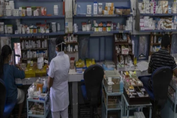 மருந்தாளர்கள் பற்றாக்குறை : நெருக்கடிக்குள்ளாகும் வைத்தியசாலைகள்