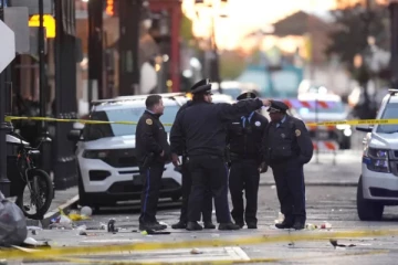 அமெரிக்காவில் இரு வேறு பகுதிகளில் பயங்கரவாதத் தாக்குதலில் 18 பேர் உயிரிழப்பு