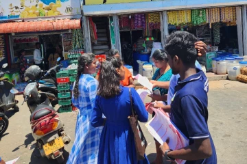 யாழ்.பல்கலைக்கழக மாணவர் ஒன்றியத்தினால் துண்டுப்பிரசுரம் விநியோகம் (PHOTOS)