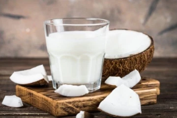 உங்களுக்கு அடிக்கடி இருமல் வருதா? அப்போ தேங்காய் பாலை இப்படி குடித்து பாருங்க!