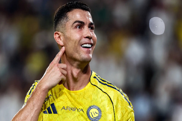 கால்பந்து வீரர்களில் வரலாறு படைத்தார் கிறிஸ்டியானோ ரொனால்டோ! | Ronaldo Is First Billionaire Footballer