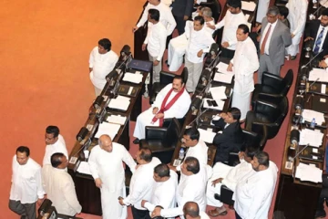 இன்னும் 10 பேர் இணைந்தால் நாடாளுமன்றத்தை கலைத்து விடலாம்! மரிக்கார் தகவல்