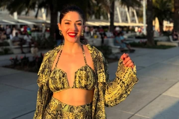 தனுஷ் பட நடிகை மெஹ்ரீன் பிர்சாடாவின் லேட்டஸ்ட் கிளாமர் போட்டோஷூட்..